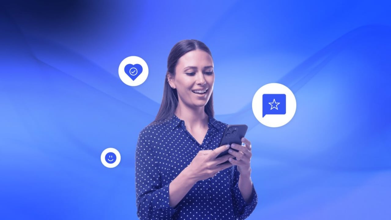 A satisfied customer uses her smartphone to fill out a CSAT survey.